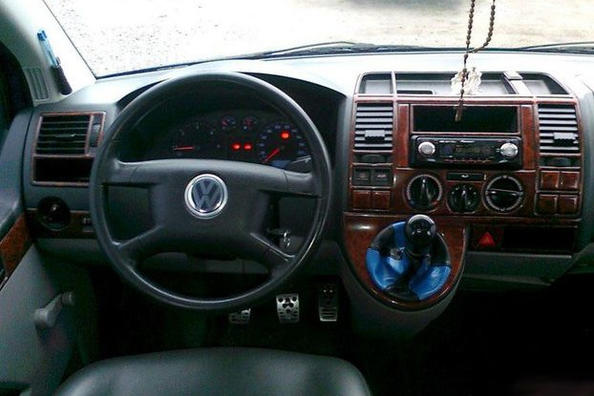 Volkswagen T5 Multivan interior tuning and panel overlays