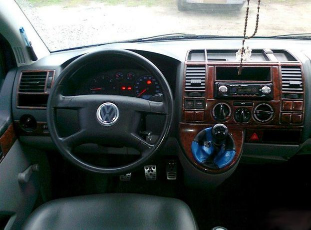 Volkswagen T5 Multivan interior tuning and panel overlays