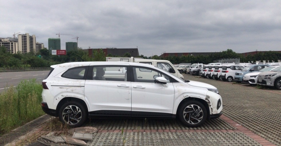 Hyundai unveils new Custo minivan