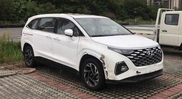 Hyundai unveils new Custo minivan