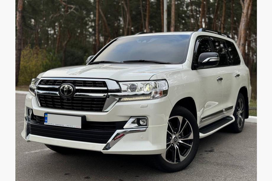 Toyota Land Cruiser 200 2007-2021 Facelift conversion kit from LC200 2008-2015 to 2021 Executive Photo 23