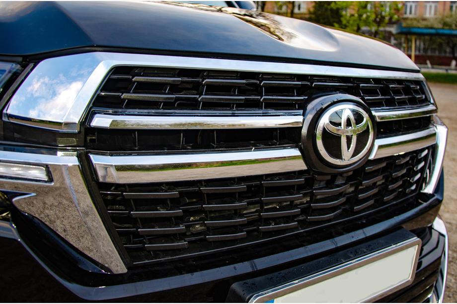 Toyota Land Cruiser 200 2007-2021 Facelift conversion kit from LC200 2008-2015 to 2021 Executive Photo 6