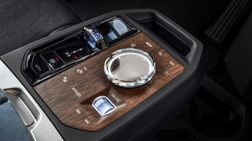 Electric crossover BMW iX - the technological flagship of the German brand