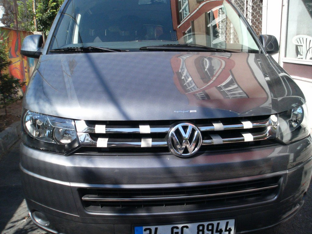 Overlay for a radiator grill Volkswagen T5