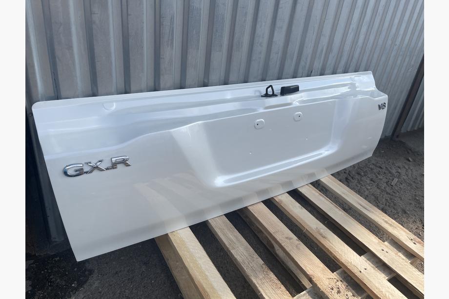 Toyota Land Cruiser 200 2007-2021 Lower trunk lid 2016+ white (USED, original) Photo 2