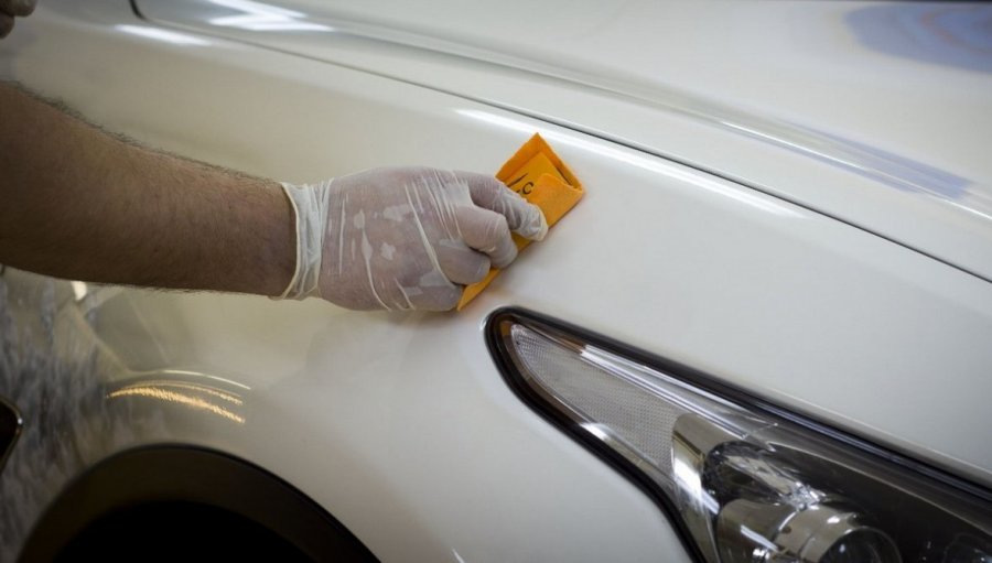 How to remove traces of scotch tape on a car