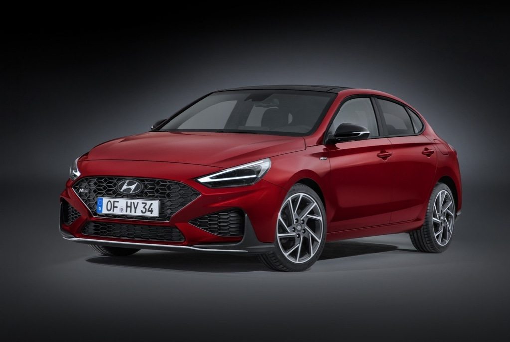 Review of the updated liftback Hyundai i30 Fastback