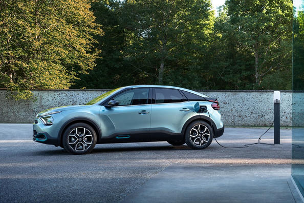 Review of the electric hatchback Citroen e-C4