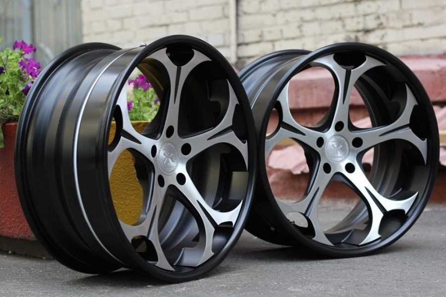 Which wheels are better for a car: stamped or cast?