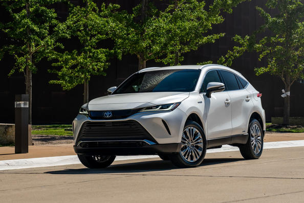 Overview of the hybrid crossover Toyota Venza