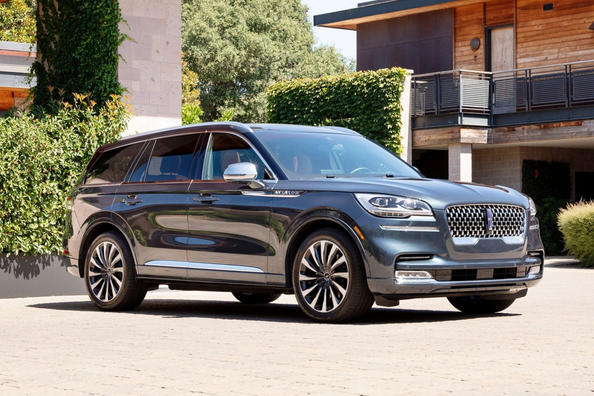 Premium seven-seater crossover Lincoln Aviator