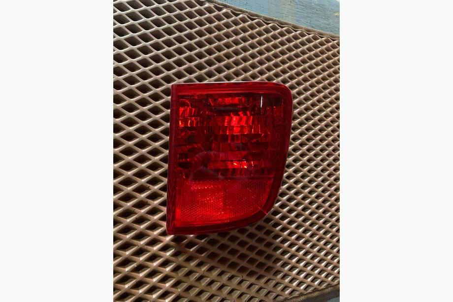 Lexus LX570/450d 2008-2022 Rear Reflectors Used (1pc, 2008-2012) Image
