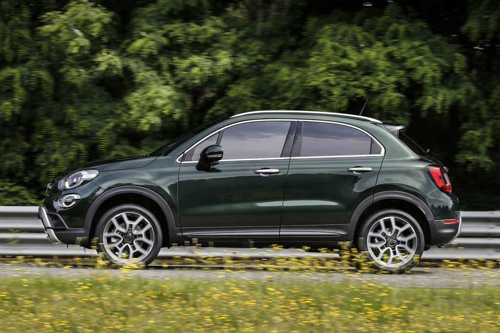 Compact crossover Fiat 500X Cross