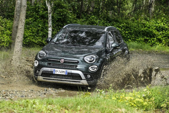 Compact crossover Fiat 500X Cross