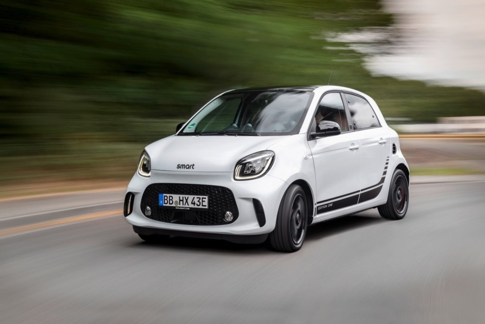 Electric four-door hatchback Smart EQ forfour