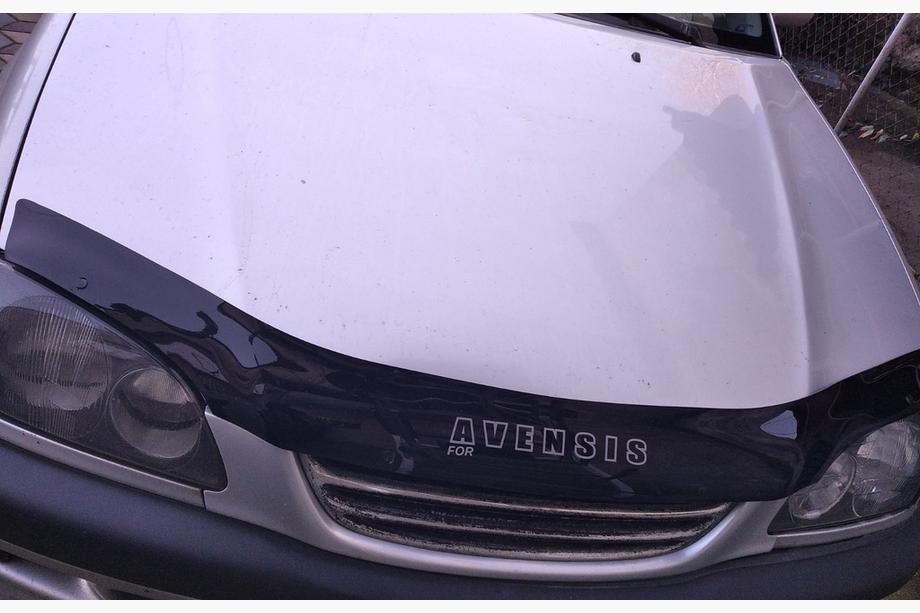 Toyota Avensis 1998-2003 Hood Deflector (VIP) Image