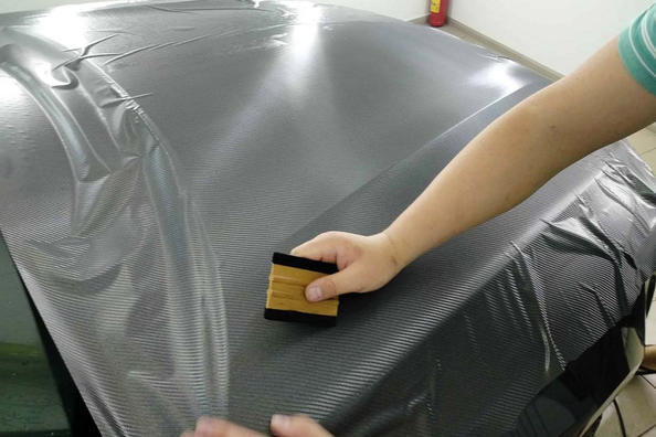 How to glue a carbon film on a car with your own hands