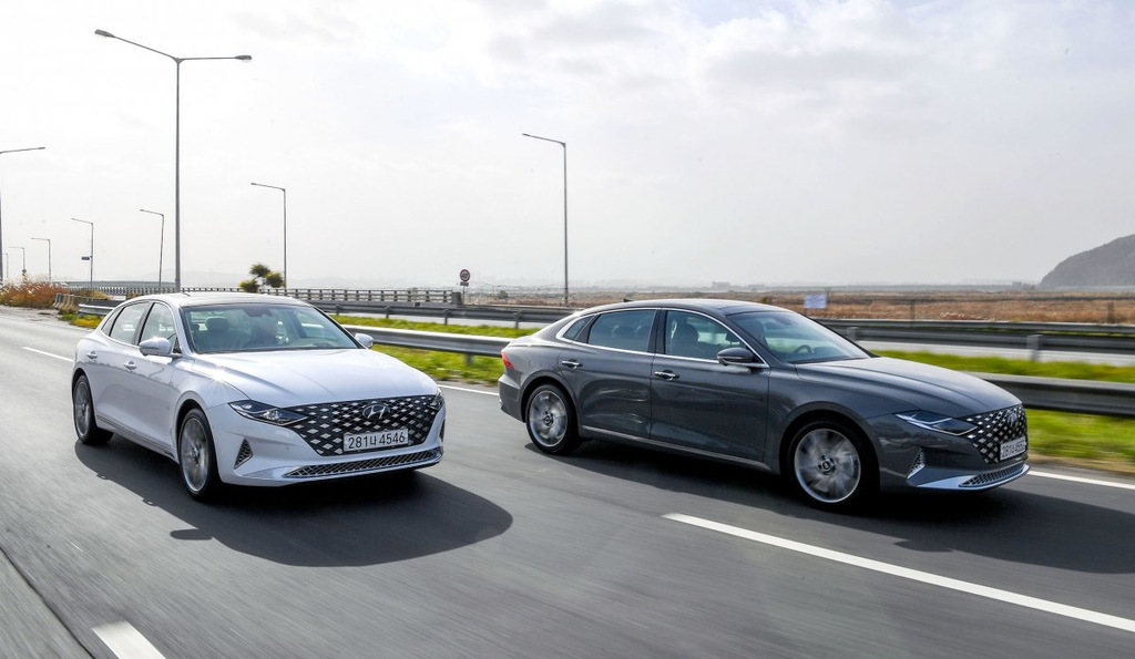 Updated sedan Hyundai Grandeur sixth incarnation