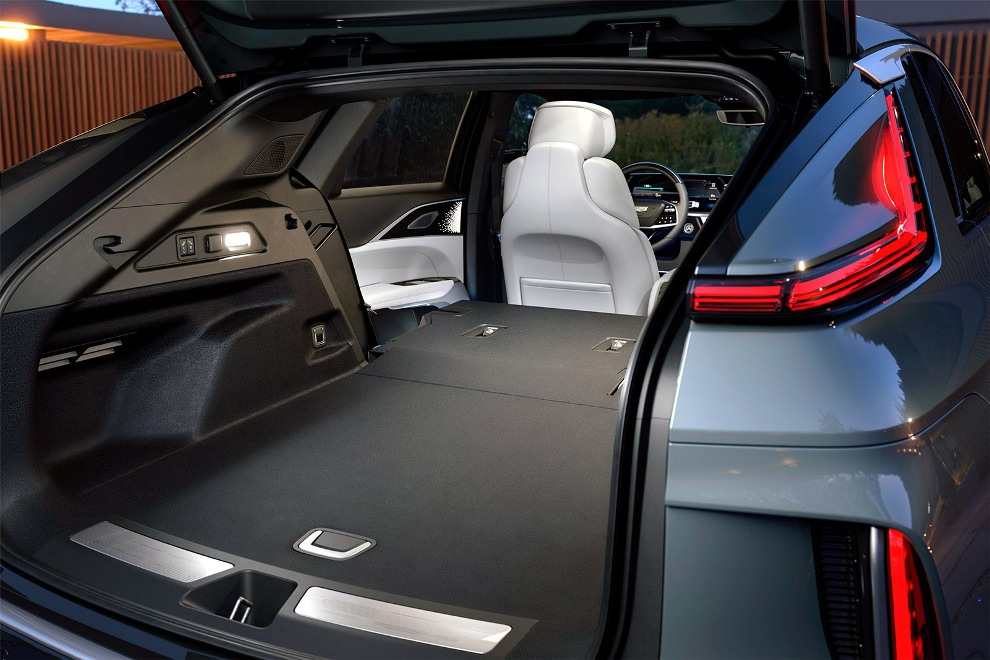 Crossover Cadillac Lyriq - the first serial electric car of the American brand