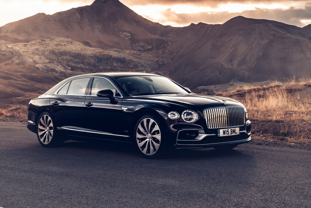 Review of the all-wheel drive luxury sedan Bentley Flying Spur