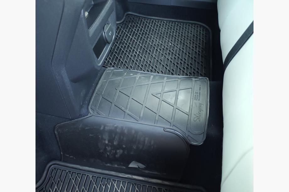 Volkswagen Tiguan 2016-2023 Rear Tunnel Rubber Mat (Stingray Premium) Photo 1