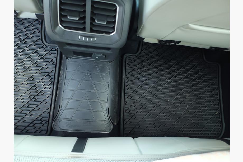 Volkswagen Tiguan 2016-2023 Rear Tunnel Rubber Mat (Stingray Premium) Photo 4