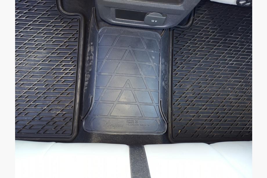 Volkswagen Tiguan 2016-2023 Rear Tunnel Rubber Mat (Stingray Premium) Photo 2