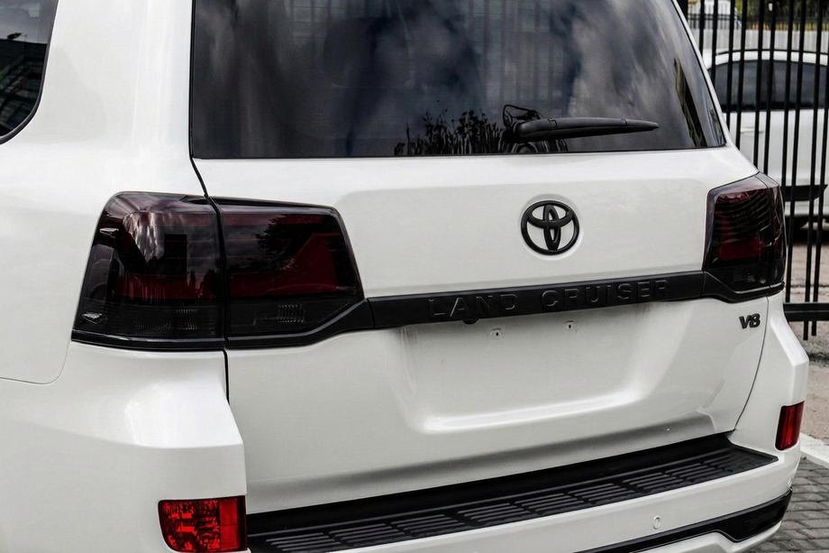 Toyota Land Cruiser 200 2007-2021 Tail Lights 2016-2021 (Sequential Black) Image