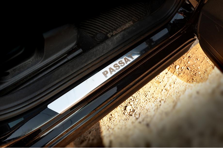 Volkswagen Passat B7 2012-2015 Door Sill Protectors Carmos V1 (4 pcs, Stainless Steel) Image