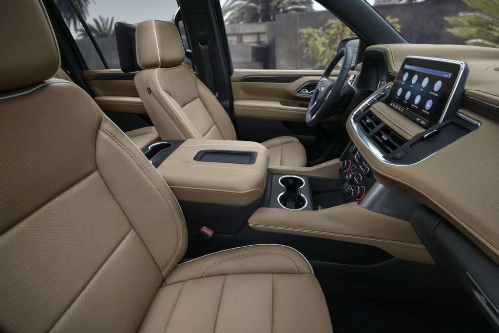 Chevrolet Suburban large eight-seater SUV