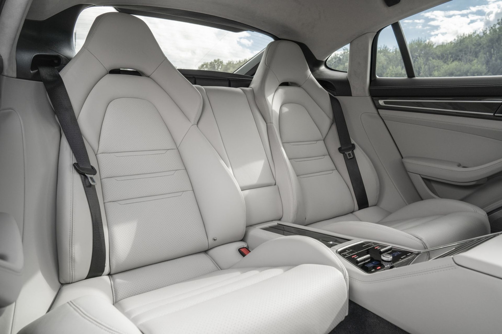 Review of the updated liftback Porsche Panamera Turbo S
