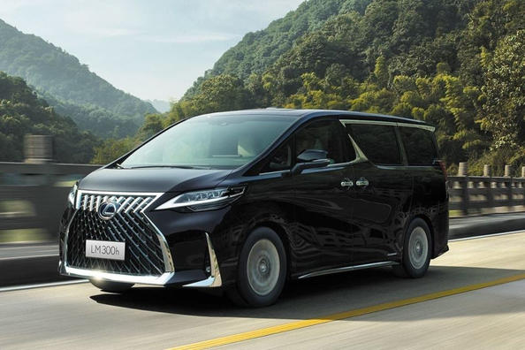 Review of the premium minivan Lexus LM