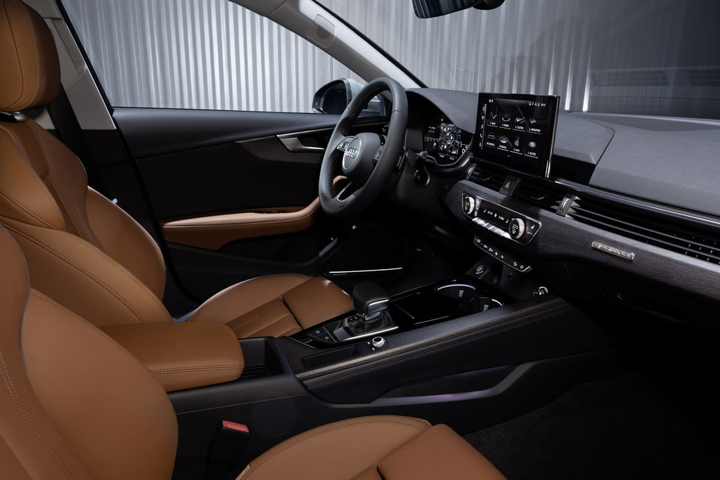 Updated all-terrain station wagon Audi A4 allroad quattro