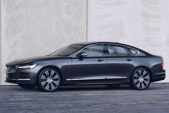 Restyled sedan Volvo S90