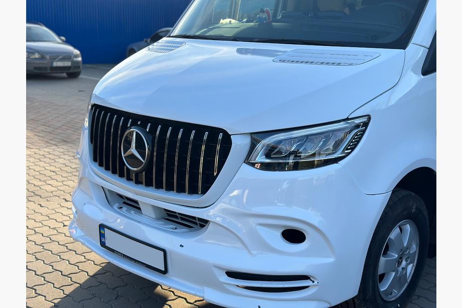 Mercedes Sprinter W907/W910 2018- Front Grille Panamericana GT Chrome Premium V1 With Frame Image