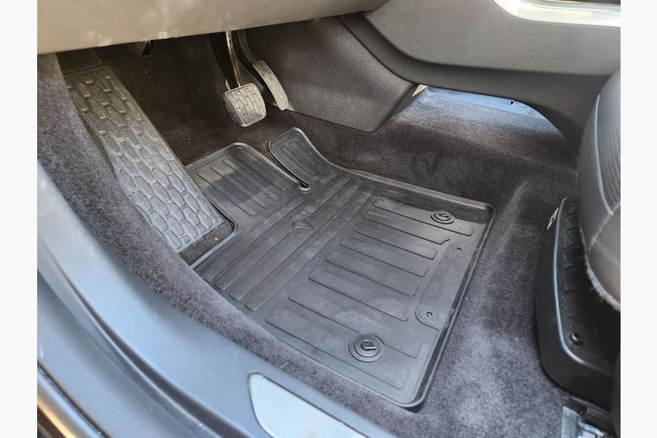 Jaguar I-Pace 2018- Rubber Floor Mats (4 pcs, Stingray Premium) Image