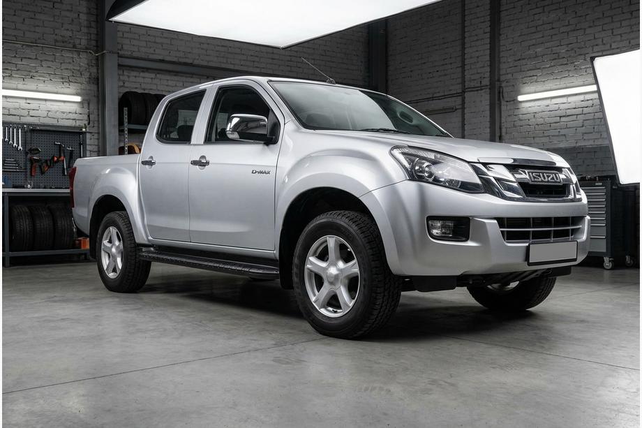 Isuzu D-Max 2011-2019 Side Steps Bosphore Black (2 pcs, Aluminum) Image