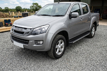 Isuzu D-Max 2011-2019 Side Steps Maya V1 (2 pcs, Aluminum) photo 1