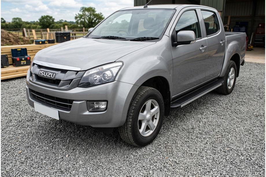 Isuzu D-Max 2011-2019 Side Steps Maya V1 (2 pcs, Aluminum) Image