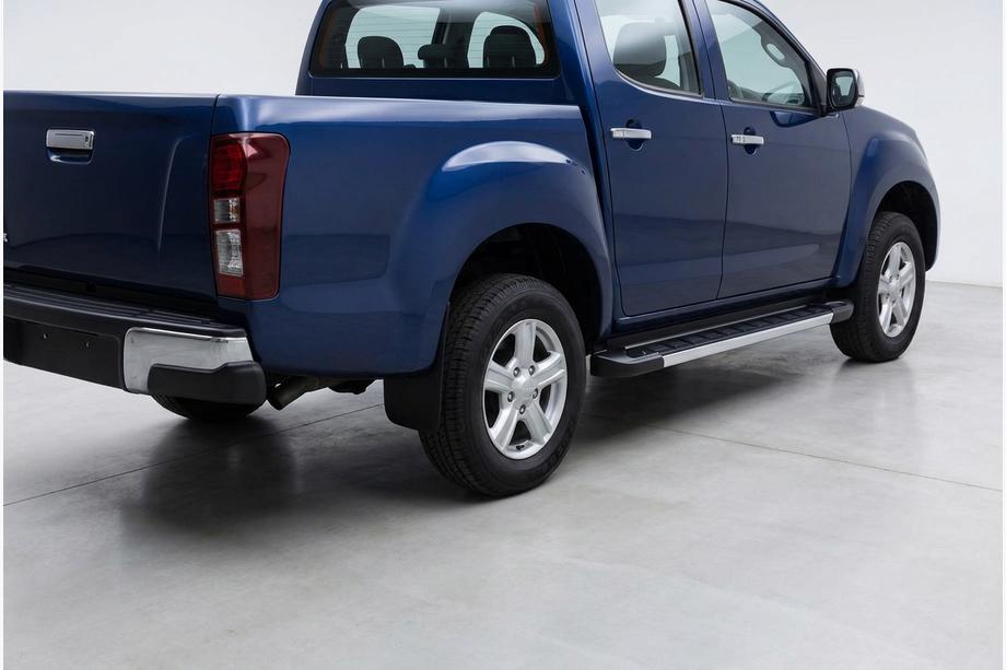Isuzu D-Max 2011-2019 Side Steps RedLine (2 pcs, Aluminum) Image