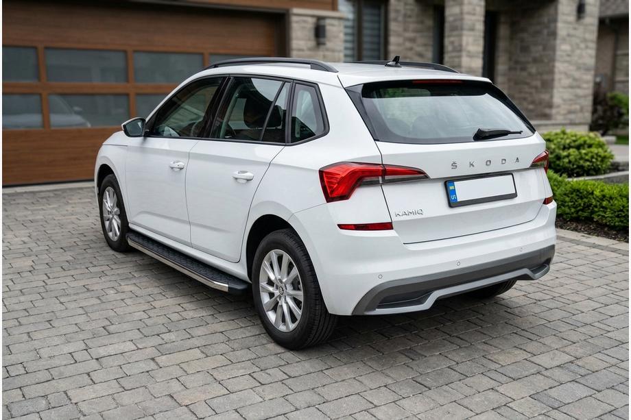 Skoda Kamiq 2019- Side Steps BlackLine (2 pcs, Aluminum) Image