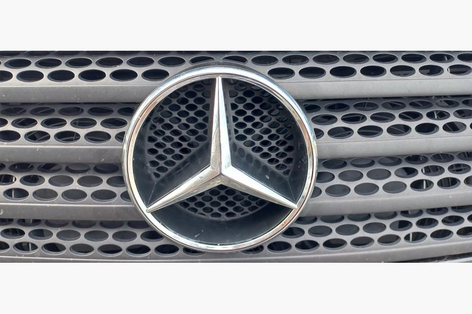 Mercedes Viano 2004-2014 Front emblem (2004-2010) Image