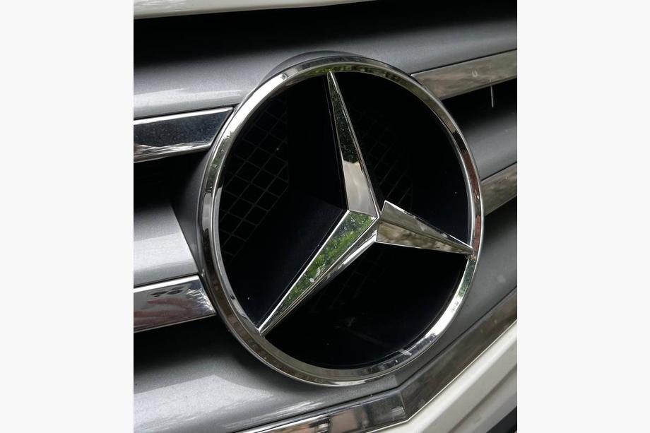 Mercedes B-class W245 2005-2011 Front emblem (2008-2011) Image