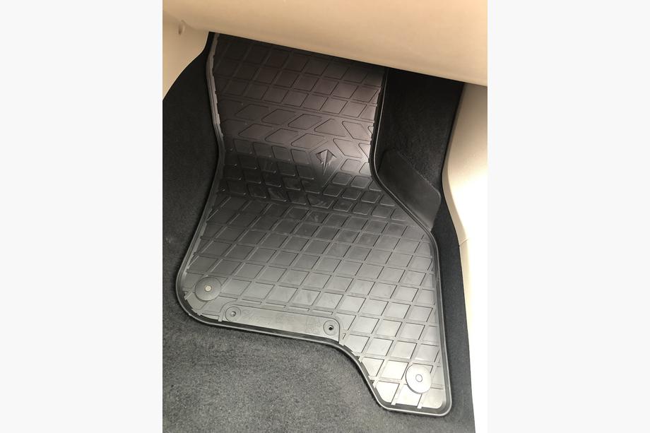 Volkswagen Golf 7/E-Golf 2012-2020 Rubber floor mats for E-Golf (4 pcs, Stingray Premium) Photo 2