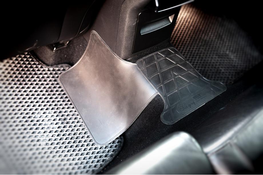 Skoda Superb 2015-2024 Rear Tunnel Rubber Mat (Stingray Premium) Image