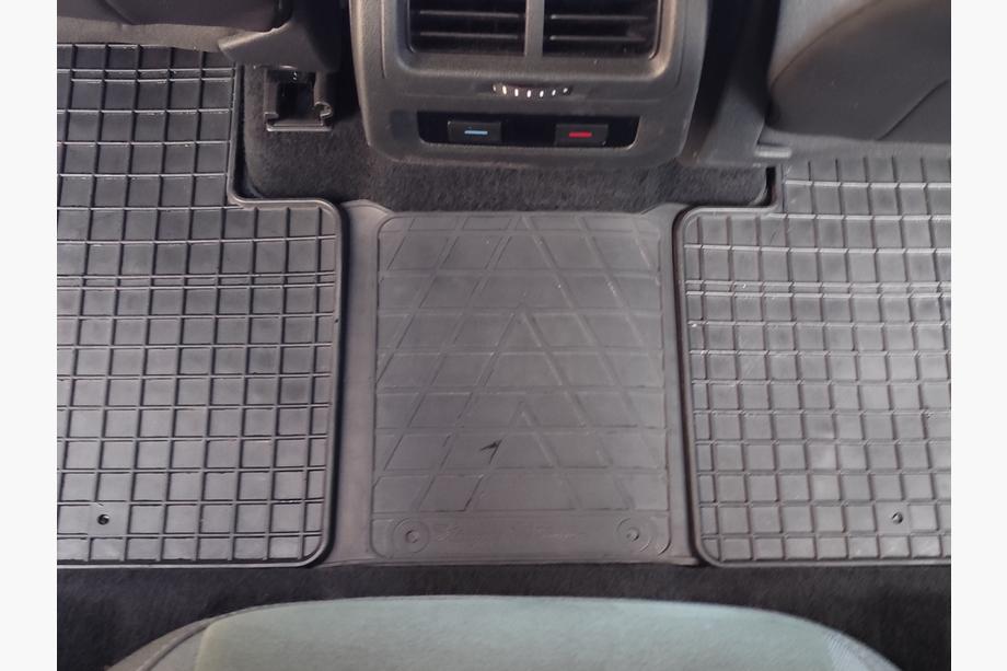 Volkswagen Touran 2015- Rear Tunnel Rubber Mat (Stingray Premium) Image