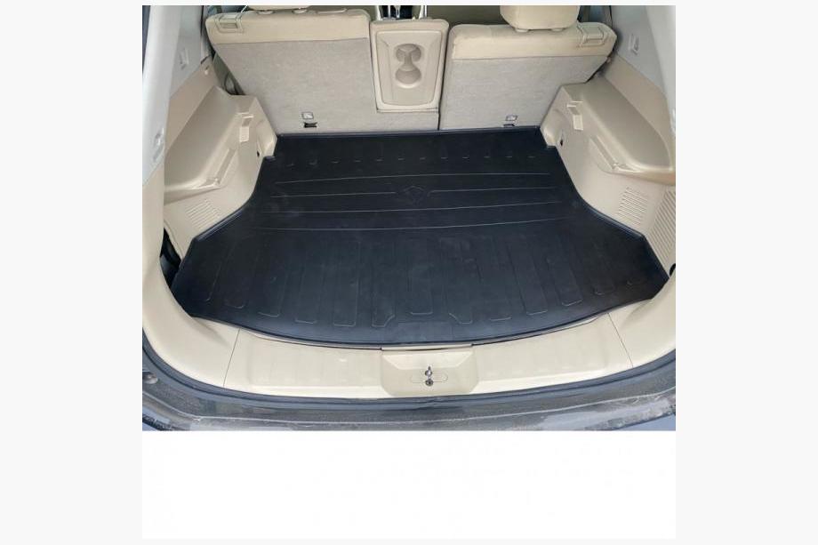 Nissan X-trail T32/Rogue 2014-2021 Rubber Trunk Mat (Spare Wheel Well, Stingray) Image