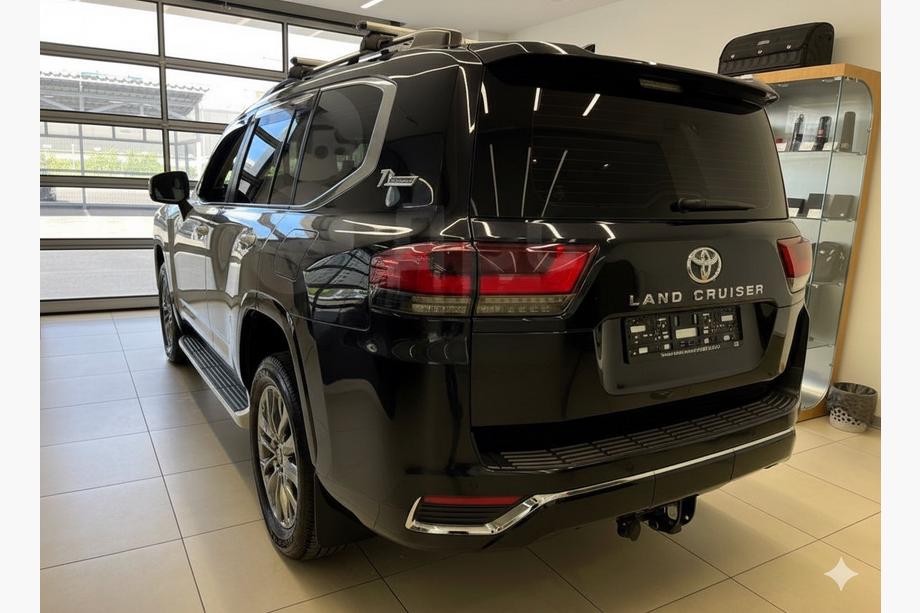 Toyota Land Cruiser 300 2021- Rear Spoiler OEM Design Black Image