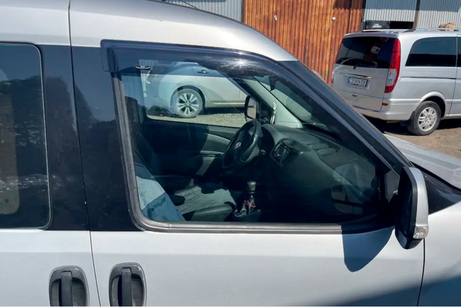 Opel Combo 2012-2018 Window Deflectors (2 pcs, HIC) Photo 2
