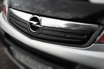 Opel Vivaro 2001–2015 Winter grille cover 2007-2015 (V2, upper) Matte photo 1